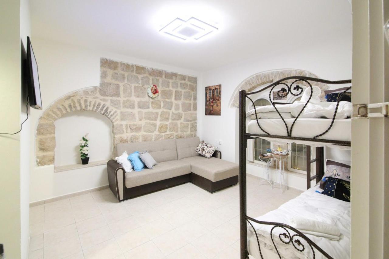 Private Hostel - Best Location Jerusalem Exteriör bild